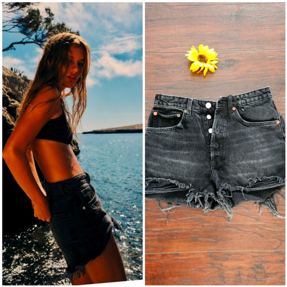 ZARA BLACK BUTTONS HIGH WAIST SHORTS ♠️